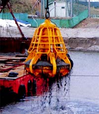 Large-scale soft impact grab dredger